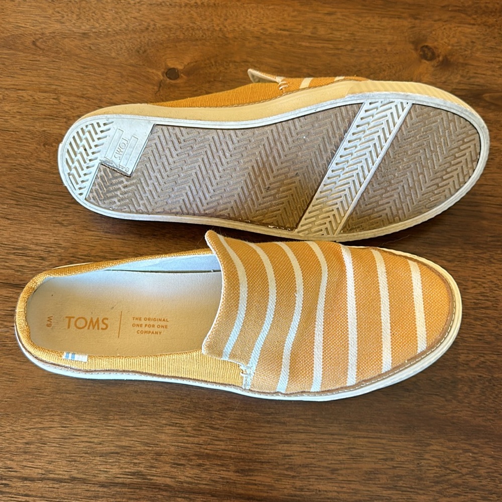 Great condition Toms mules - Picture 2 of 3